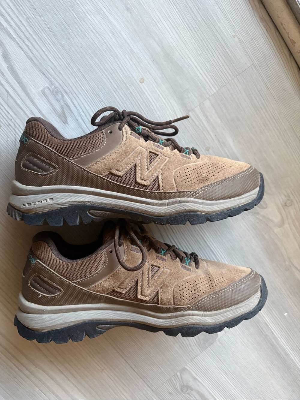 Women's 7.5  NEW BALANCE ABZORB All Terrain Trail Hiking
Running Shoes